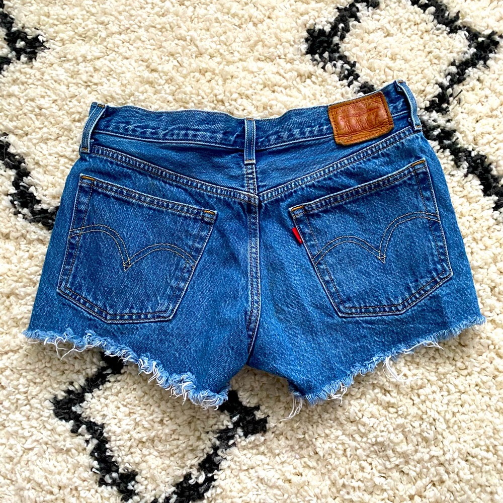 Levi’s high rise 501 shorts size 27 brand new